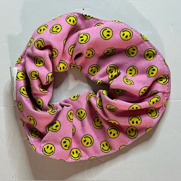Set of 2 Hair Scrunchies - 1 Towel Scrunchie (Pre-Owned), 1 Reg Scrunchie (New) - Picture 4 of 13